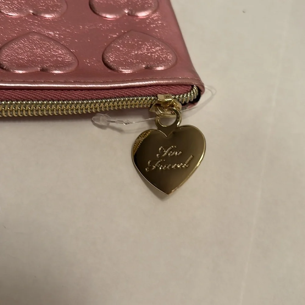 TWO FACED COSMETIC BAG PINK METALLIC HEARTS GOLD ZIPPER EXCELLENT CONDITION NWOT